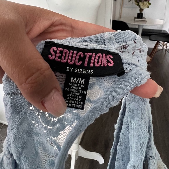 Cute Periwinkle Lace Dress by Seduction (Sirens) - size medium - Picture 2 of 3